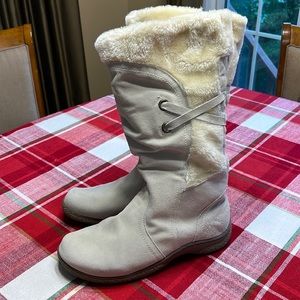 Wanderlust womens 9.5 warm winter boots, like NEW!!